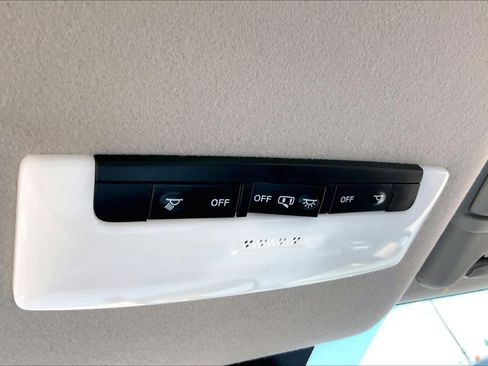 Used 2025 Nissan Versa SV FWD image 32