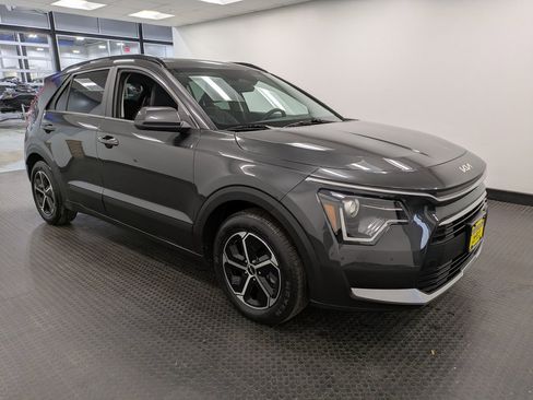 Certified 2024 Kia Niro LX image 3