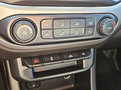 Used 2019 Chevrolet Colorado LT image 18