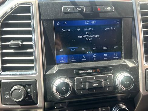 Used 2016 Ford F150 Platinum w/ Equipment Group 701A Luxury image 11