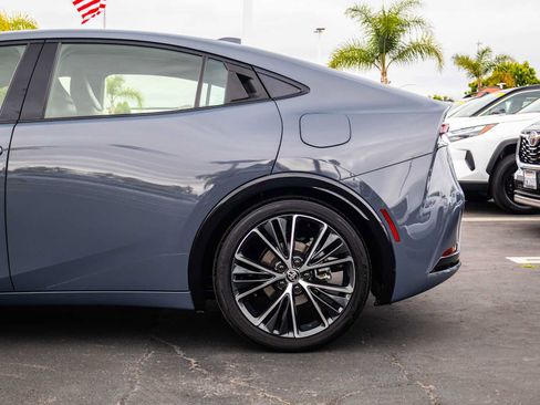 Used 2025 Toyota Prius XLE FWD image 6