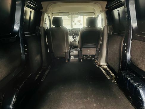 Used 2015 Nissan NV200 SV image 17