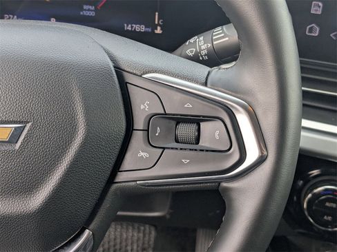 Used 2025 Chevrolet Trax LT w/ LT Convenience Package image 19