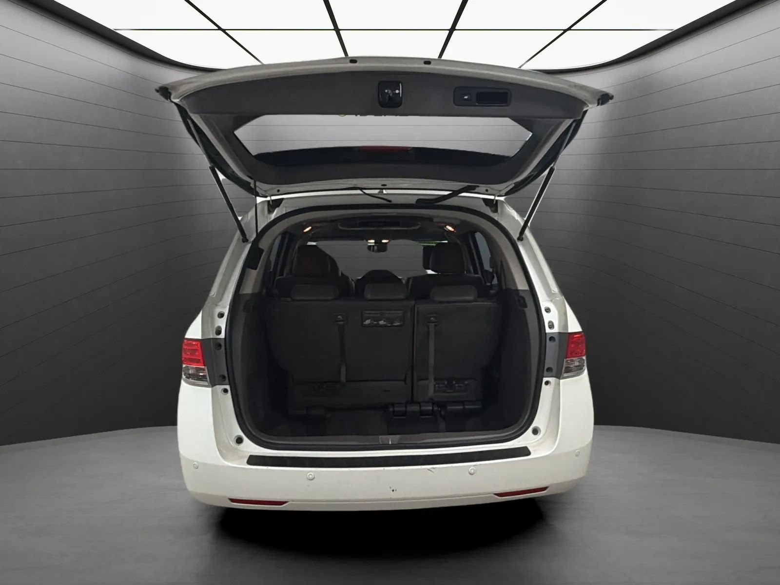 Used 2015 Honda Odyssey Touring Elite image 20