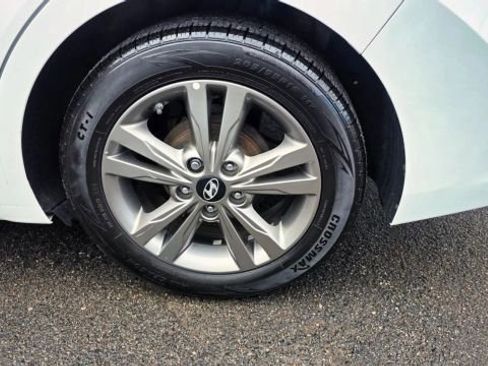 Used 2017 Hyundai Elantra SE FWD image 46