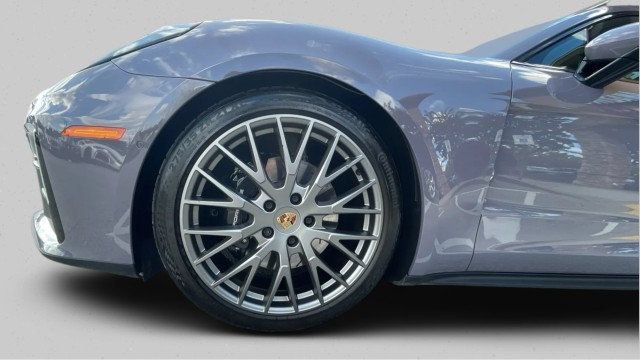Used 2025 Porsche Panamera 4 w/ Premium Package AWD/4WD image 24