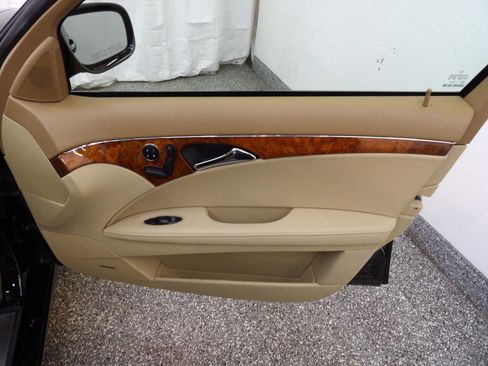 Used 2009 Mercedes-Benz E 350 4MATIC Sedan image 11