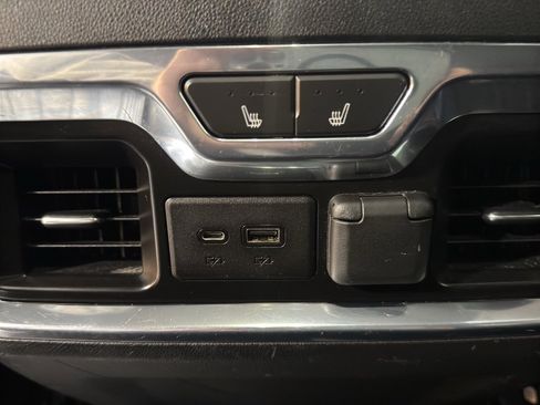 Used 2021 GMC Sierra 3500 SLT w/ SLT Preferred Package image 14