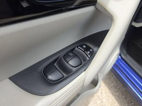 Used 2022 Nissan Rogue Sport SV AWD/4WD image 18