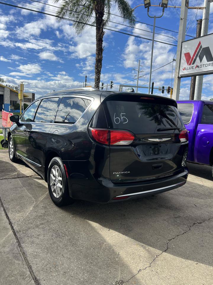 Used 2020 Chrysler Pacifica Touring-L FWD image 5