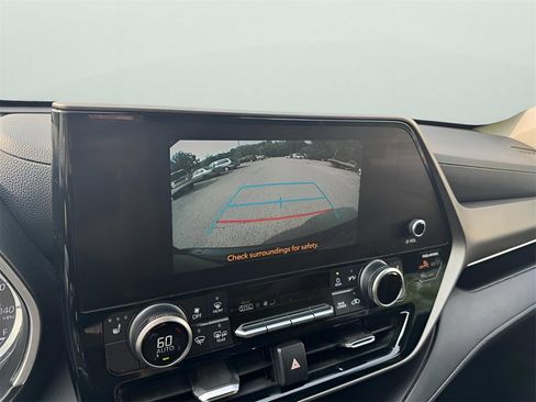 Used 2023 Toyota Highlander XLE image 26