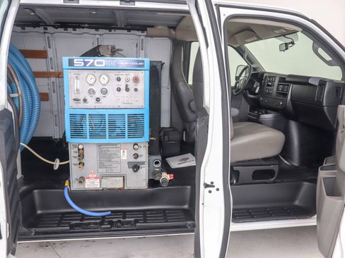 Used 2017 Chevrolet Express 2500 Extended image 13