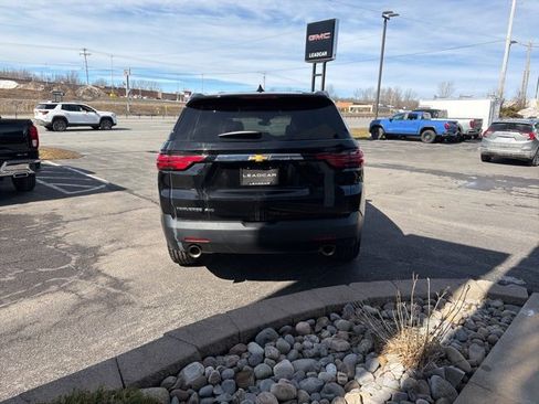 Used 2022 Chevrolet Traverse LS image 4