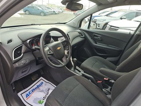 Used 2022 Chevrolet Trax LS w/ Tint and Cruise Package image 11