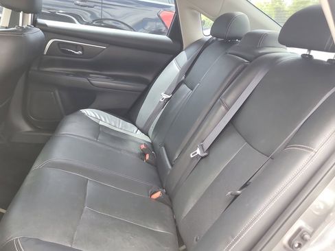 Used 2016 Nissan Altima 3.5 SL w/ 3.5 Technology Package FWD image 11