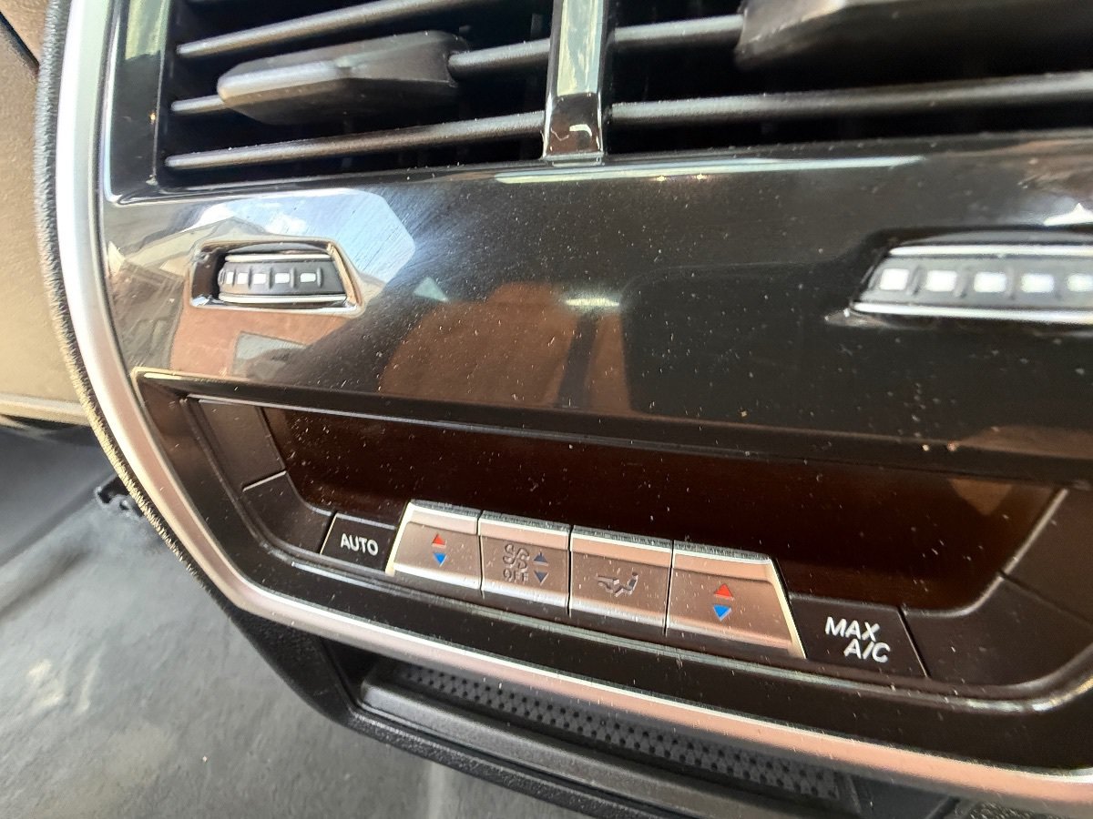 Used 2023 BMW X6 xDrive40i w/ Executive Package AWD/4WD image 19