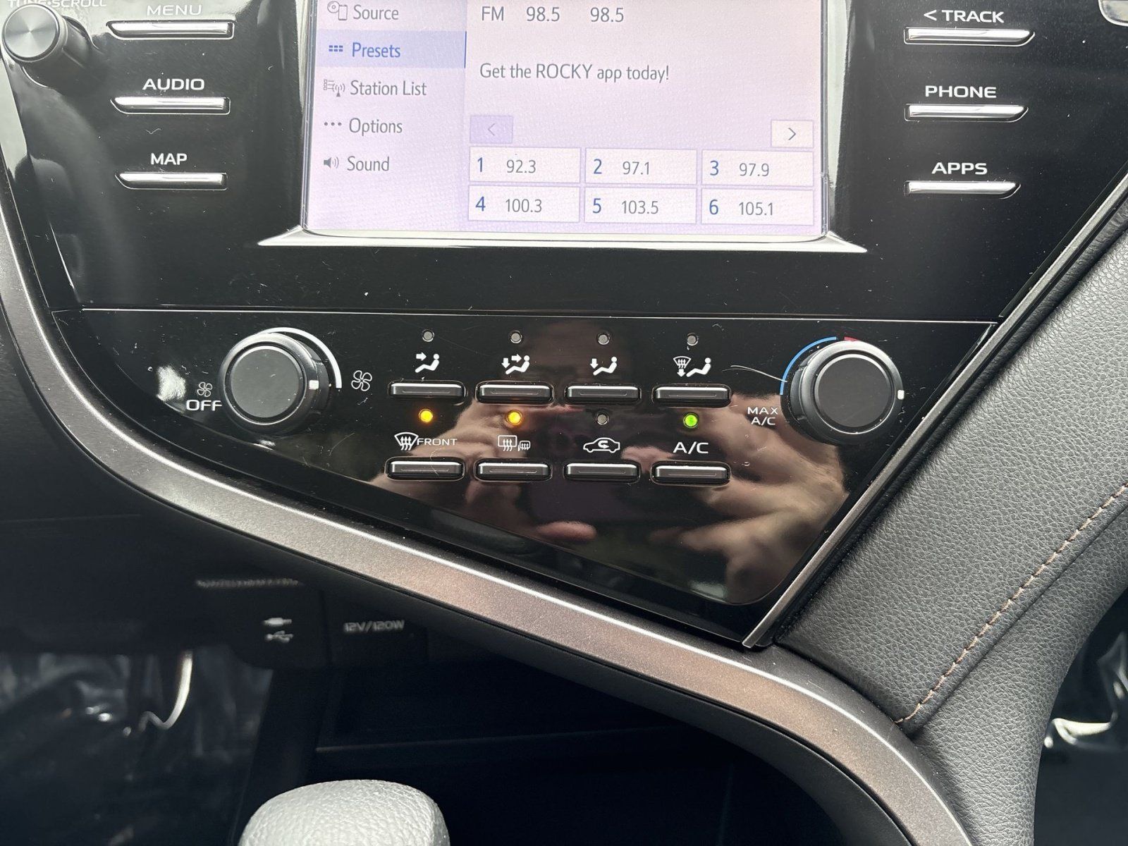 Used 2019 Toyota Camry LE w/ Convenience Package FWD image 20