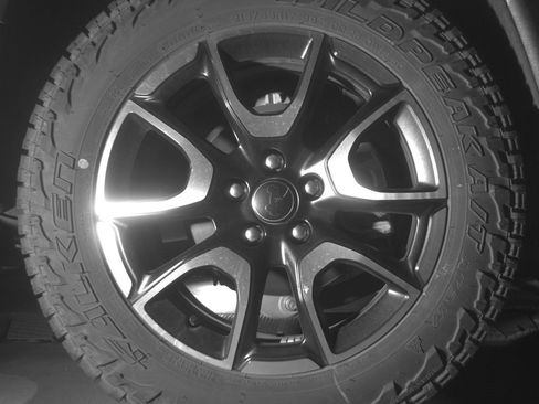 Used 2025 Jeep Compass Trailhawk image 13