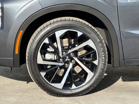 Used 2025 Mitsubishi Outlander SEL image 12