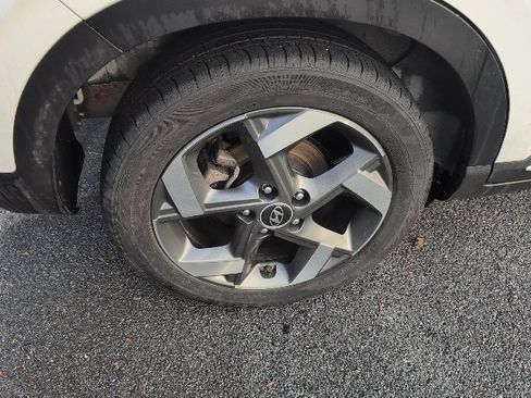 Used 2023 Hyundai Venue Limited w/ Cargo Package image 14