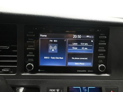 Used 2018 Toyota Sienna LE w/ Carpet Mat Package FWD image 16