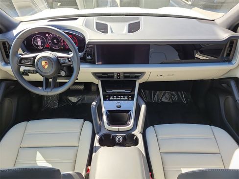 New 2026 Porsche Cayenne image 20