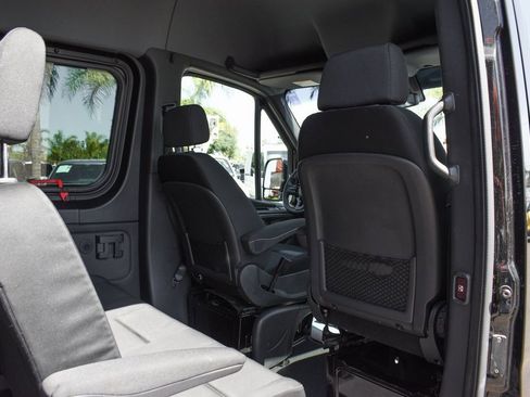 Used 2021 Mercedes-Benz Sprinter 2500 image 13