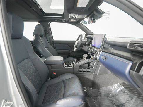 Used 2025 Toyota 4Runner Platinum AWD/4WD image 19
