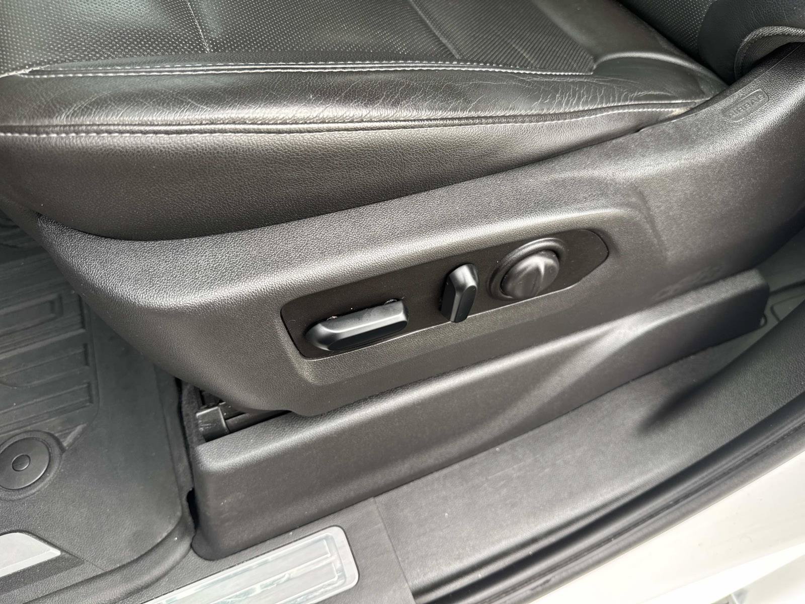 Used 2019 GMC Sierra 1500 SLT w/ SLT Premium Plus Package AWD/4WD image 26
