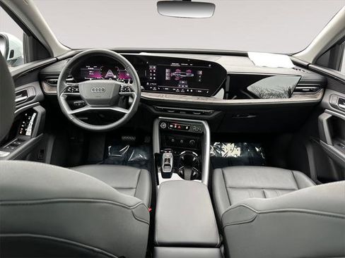 Certified 2025 Audi Q5 Premium w/ Convenience Package image 10