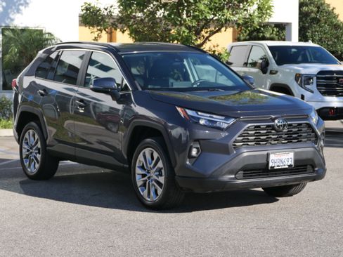 Used 2023 Toyota RAV4 XLE Premium FWD image 7
