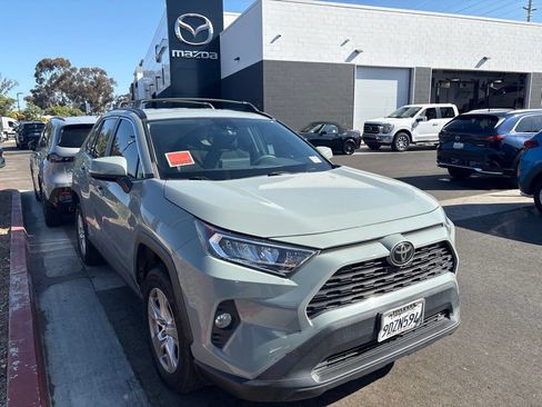 Used 2020 Toyota RAV4 XLE FWD image 5