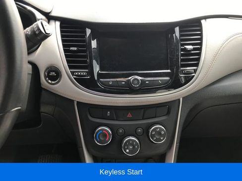 Used 2020 Chevrolet Trax LT w/ LT Convenience Package FWD image 4