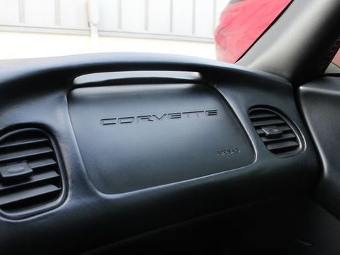 Used 2000 Chevrolet Corvette Coupe w/ Memory Pkg RWD image 17
