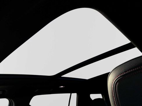 Certified 2024 Chevrolet Traverse RS w/ LPO, Floor Liner Package image 19