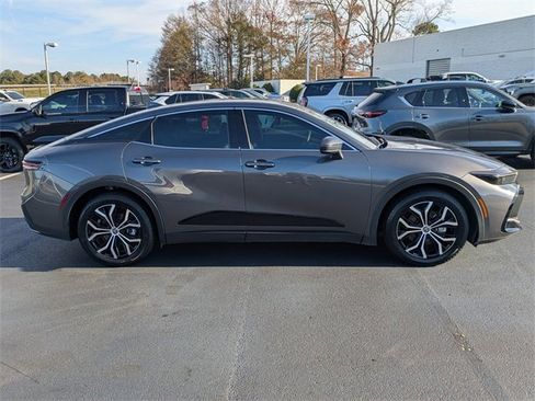 Used 2023 Toyota Crown Limited image 3