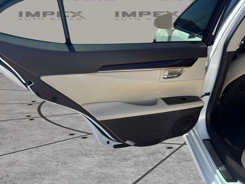 Used 2016 Lexus ES 350 w/ Luxury Package w/Wood Trim FWD image 28