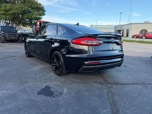 Used 2019 Ford Fusion SE w/ Equipment Group 151A FWD image 3