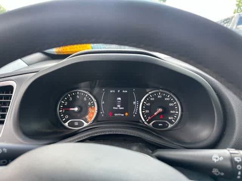 Used 2018 Jeep Renegade Latitude AWD/4WD image 7