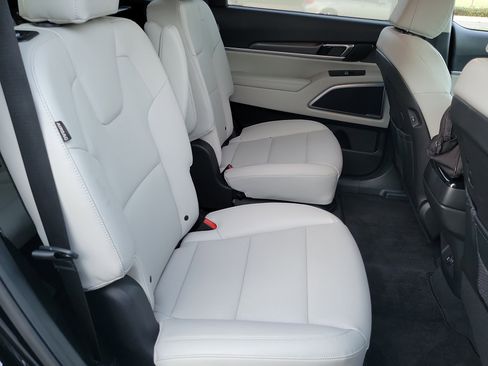 Used 2023 Kia Telluride S image 21