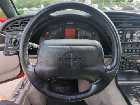 Used 1995 Chevrolet Corvette Coupe RWD image 18