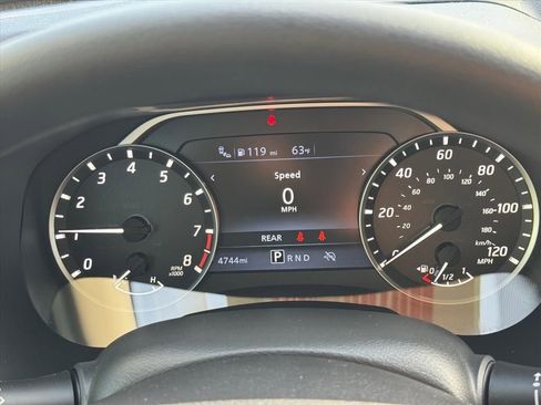 Certified 2025 Nissan Frontier SV image 18