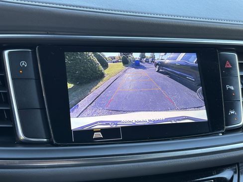 Used 2023 Buick Enclave Essence image 4