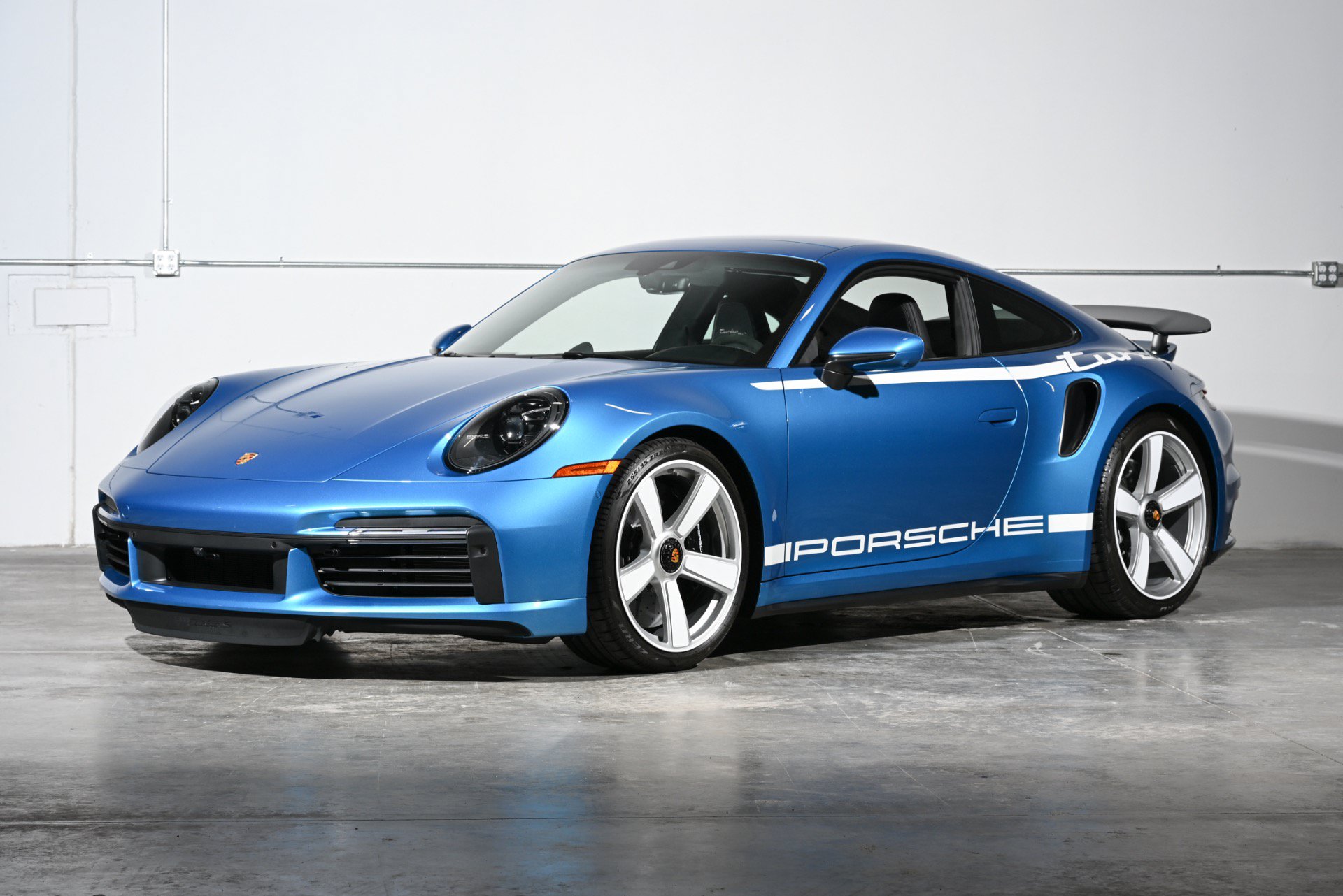 Used 2025 Porsche 911 Turbo S AWD/4WD image 2