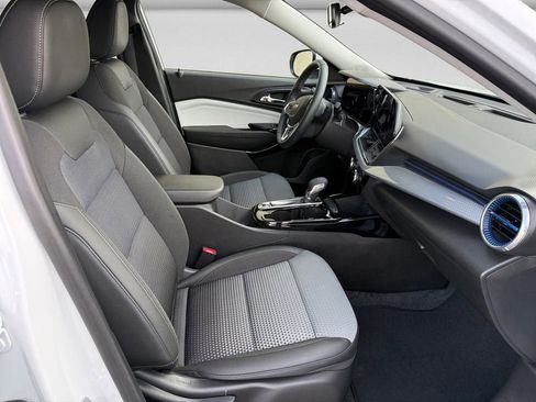 Used 2025 Chevrolet Trax LT w/ Driver Confidence Package image 15