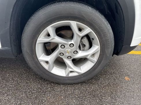 Used 2024 Chevrolet Trax LS w/ LS Convenience Package image 8