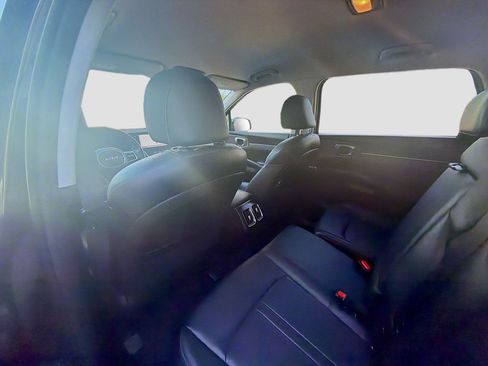 Used 2022 Kia Sorento S image 25