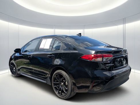 Used 2025 Toyota Corolla LE FWD image 4