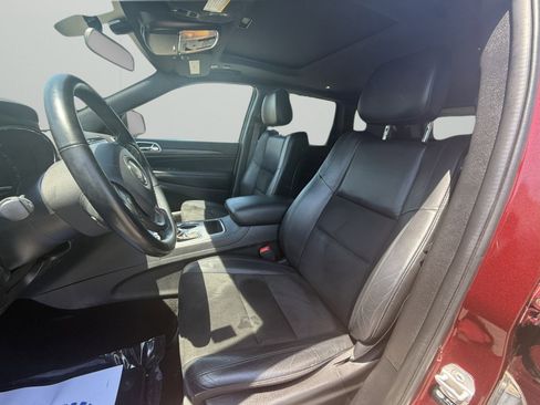 Used 2021 Jeep Grand Cherokee Laredo X AWD/4WD image 9