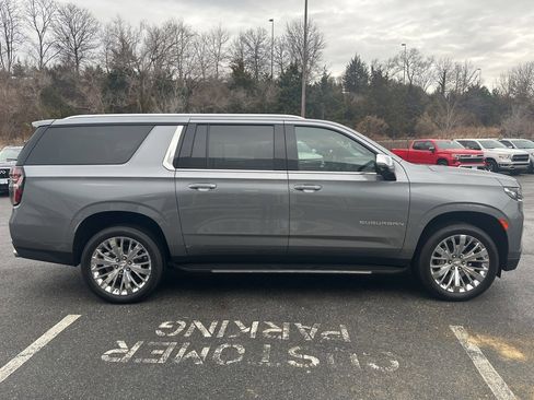 Used 2021 Chevrolet Suburban Premier image 4